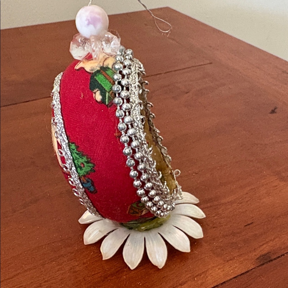 Handmade Christmas Egg Diorama Ornament Vintage Beaded Folk Art - Picture 5 of 9